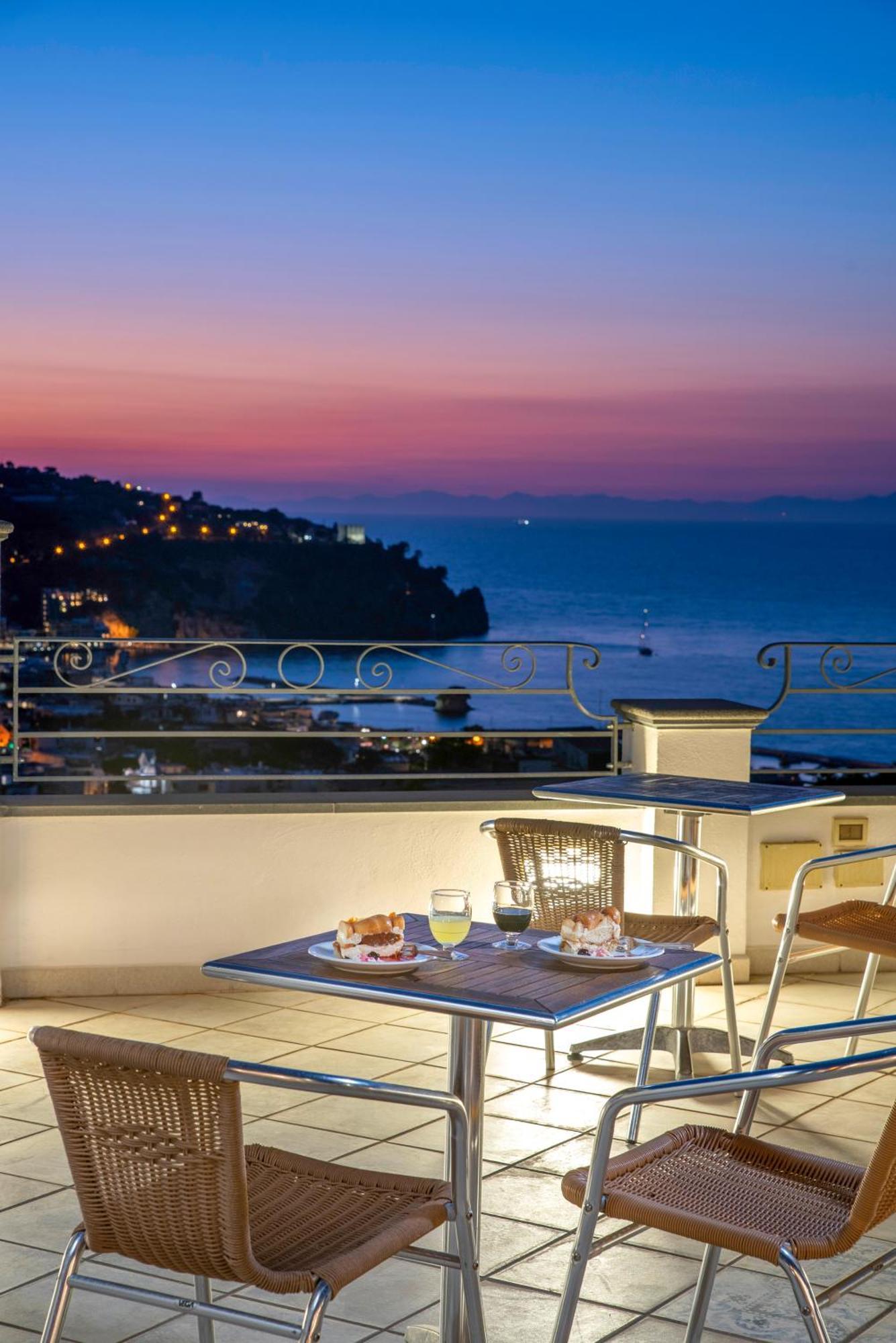 Hotel Bel Tramonto Casamicciola Terme Esterno foto